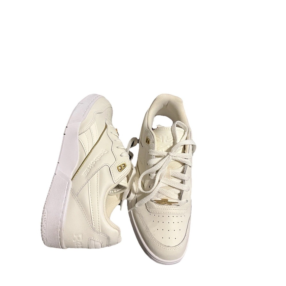 Reebok Cream Gold Accents Leather Low Top Lace Up Sneakers Size 8